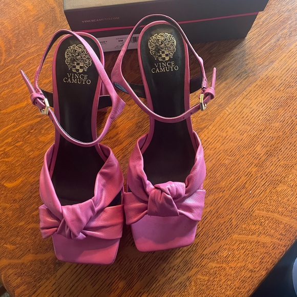 Vince Camuto Stefaney Platform Block Heel in Fushia - Picture 4 of 8